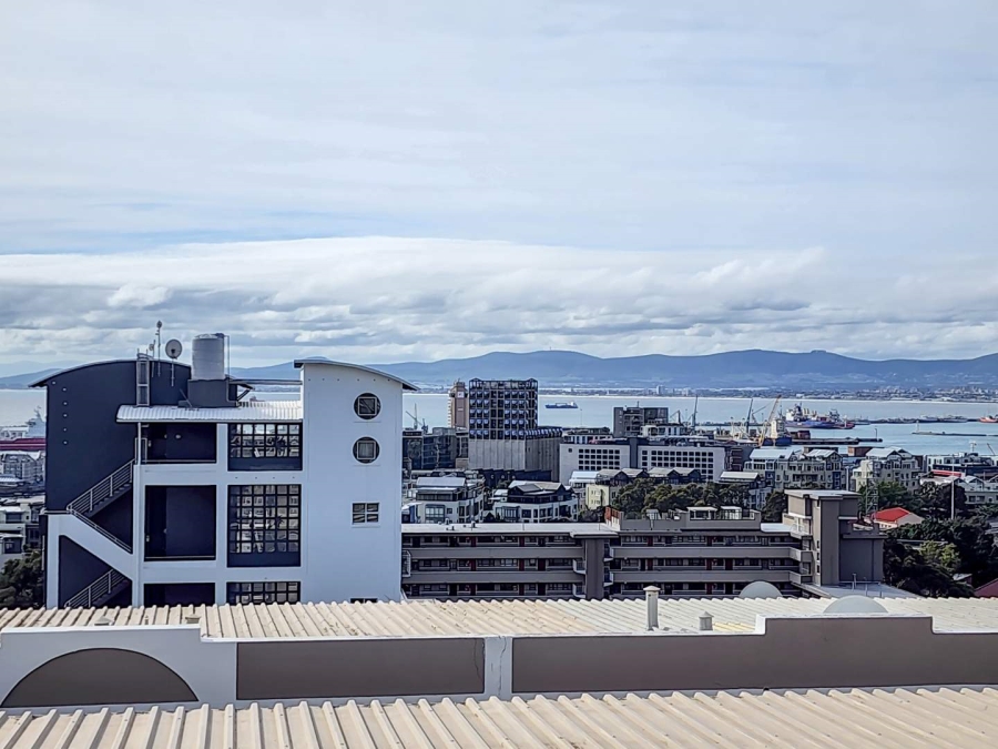 To Let 2 Bedroom Property for Rent in Green Point Western Cape